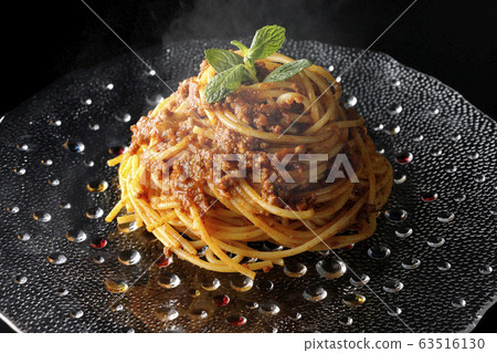   Bolognese 63516130