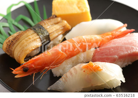Nigiri sushi, a traditional Japanese food culture 63516218