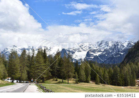 Dolomites Highway 63516411