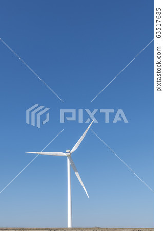 眺望茨城縣柳川海岸風力發電的風車的風景 眺望茨城縣柳川海岸風力發電的風車的風景 63517685