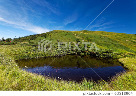 土堆機山脊線赤塘和秋天的藍天 63518904