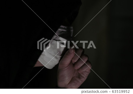 戴著口罩預防疾病,感冒,咳嗽,預防感染的人 戴著口罩預防疾病,感冒,咳嗽,預防感染的人 63519952