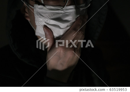 People who wear masks for illness; colds; coughs; infection prevention 63519953