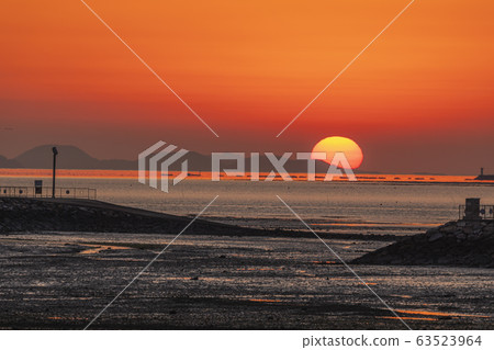 西海岸美麗的夕陽 63523964