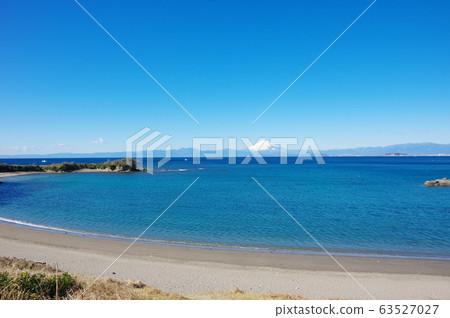 View of Mt. Fuji in winter from the Akiya coast (Yokosuka City, Kanagawa Prefecture) 63527027