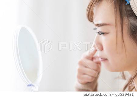 穿房間的女人 穿房間的女人 63529481
