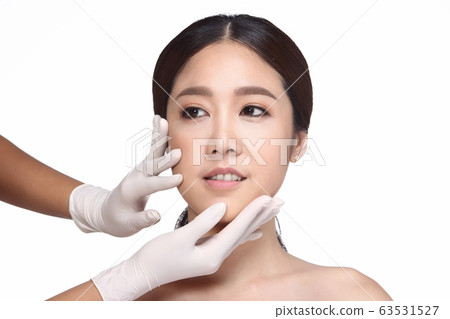 Doctor injects Filler Botox to Asian Woman Beauty Doctor injects Filler Botox to Asian Woman Beauty 63531527