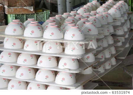 傳統的製陶作坊製作茶碗 傳統的製陶作坊製作茶碗 63531974