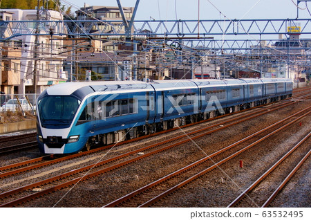 Limited express Safir Odoriko heading to Tokyo with visitors returning from Izu 63532495