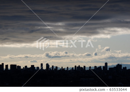 剪影城市與可疑雲 63533044