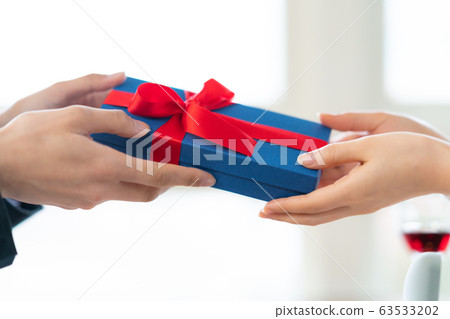 Anniversary marriage proposal gift present christmas dinner meal men and women two wine 63533202