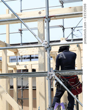 建造新房子的工匠 建造新房子的工匠 63535098