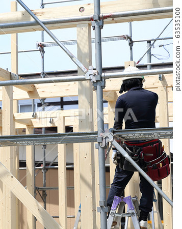建造新房子的工匠 建造新房子的工匠 63535100