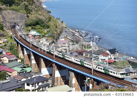 東海道本線早aya川，新川JR東185系列A7編隊（大宮）“小鳥子” 63539663