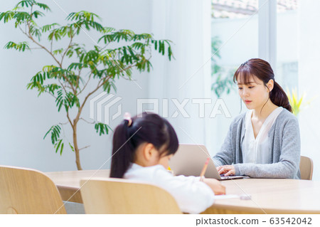 Living at home, home study 63542042