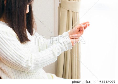 Abnormal hand of woman with tetany attack Abnormal hand of woman with tetany attack 63542995