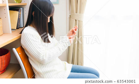 Tetany seizure woman hand abnormal 16: 9 63543001