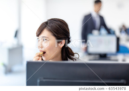 Business woman eating a snack Business woman eating a snack 63543978