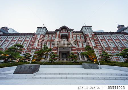 Tokyo Station Early Morning 63551923