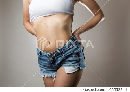 Waist close-up. 63552244