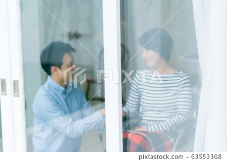 家庭輪椅夫婦 63553308