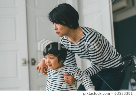child-raising, parenting, boy 63553391