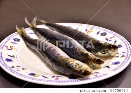 Sardine full round dried 63556914