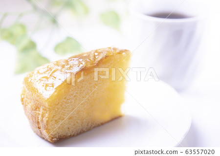 Pineapple cake 63557020