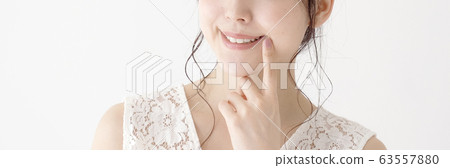 女人美麗牙齒美白 63557880