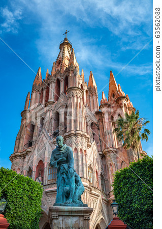 Parroquia de San Miguel Arcangel church in San Miguel de Allende, Mexico. Parroquia de San Miguel Arcangel church in San Miguel de Allende, Mexico. 63562088