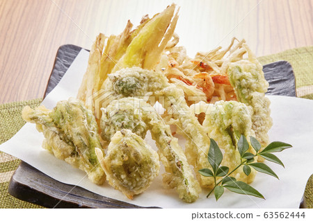 Tempura of wild plant 63562444