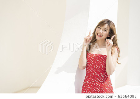 度假時尚女人肖像 度假時尚女人肖像 63564093