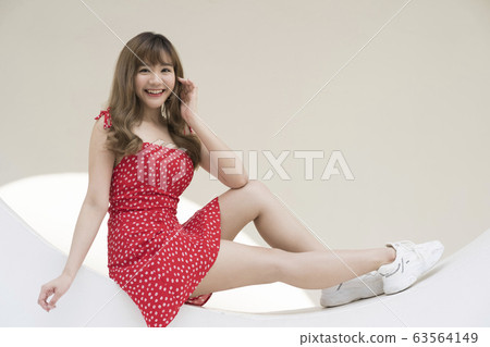 度假時尚女人肖像 度假時尚女人肖像 63564149