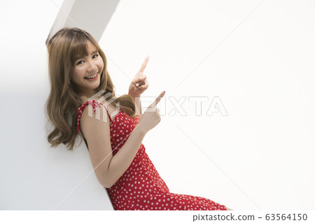 Resort fashion woman portrait Resort fashion woman portrait 63564150