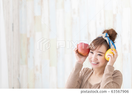 穿房間的女人 穿房間的女人 63567906