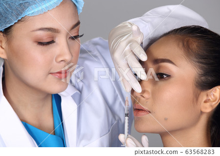 Beautician Doctor Check Diagnose Face structure 63568283