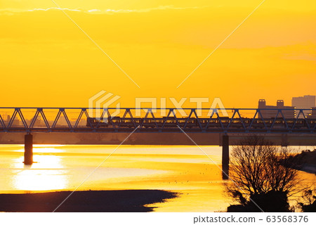 Keio Line passing the morning glow and Tamagawa Bridge 63568376