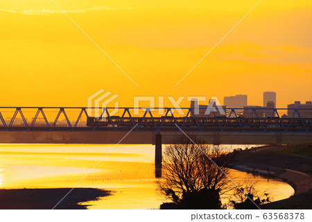 Keio Line passing the morning glow and Tamagawa Bridge 63568378