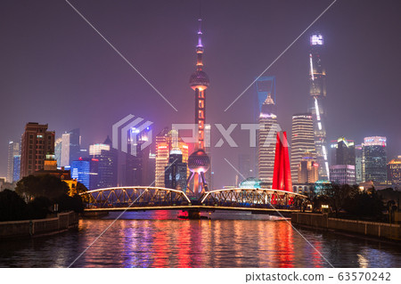 <<Shanghai>> Night view of the Bund, Skyscraper of Rikukashi 63570242