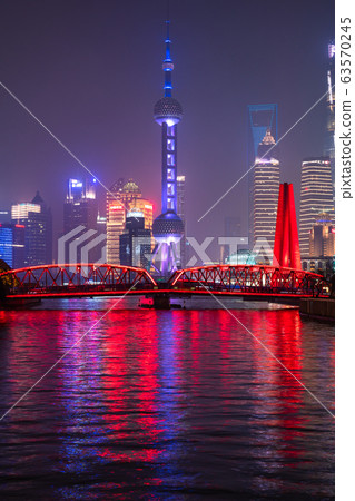《上海》外灘夜景，立國摩天大樓 63570245