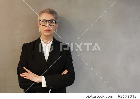Portrait of Sucessful Senior Businesswoman 63572082