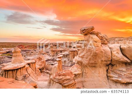 Bisti Badlands, New Mexico, USA 63574113