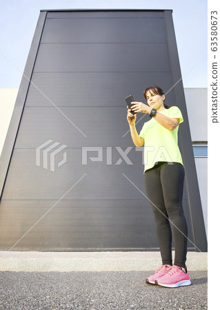 sportswoman looking at the internet app on his sportswoman looking at the internet app on his 63580673