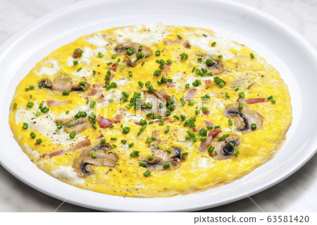 egg omelette with mushrooms and bacon 63581420