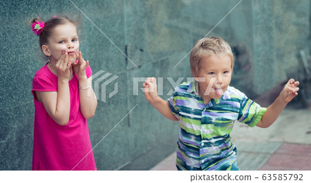 Kids doing funny faces 63585792