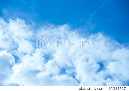 云云白色白色漸變天空天空晴朗的天空藍天風景令人耳目一新的天空背景 63585817