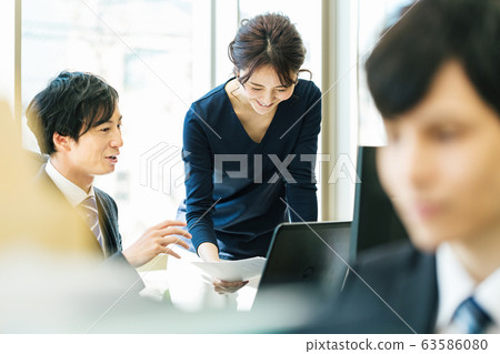 Business office consultation boss subordinate Business office consultation boss subordinate 63586080