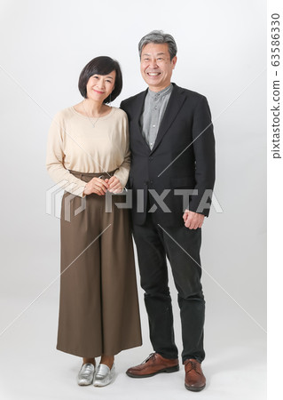 一對,擁抱,全身 一對,擁抱,全身 63586330