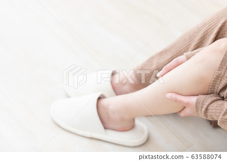 穿房間的女人 63588074