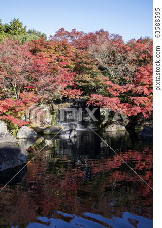Koko-en garden with fall foliage colors near the Koko-en garden with fall foliage colors near the 63588595